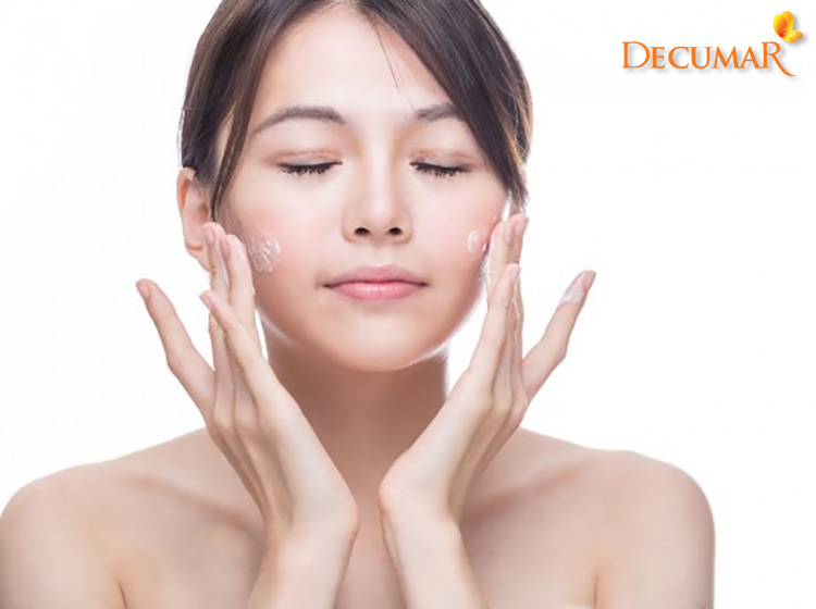Rửa sạch mặt để trị mụn viêm da