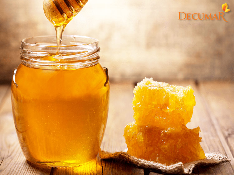 Mật ong là một trong những nguyên liệu tự nhiên giúp chăm sóc da mụn viêm