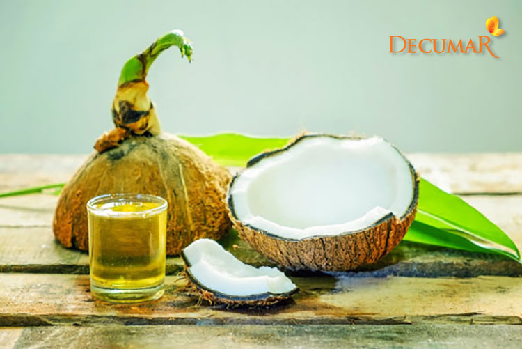 Dầu dừa có nhiều tác dụng với làn da, trong đó trị mụn viêm ở trán rất tốt