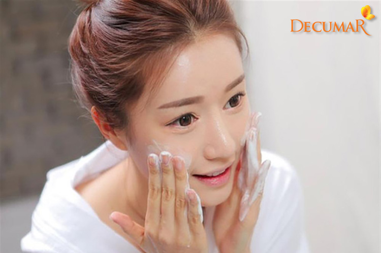 Vệ sinh da mặt không sạch sẽ là nguyên nhân gây mụn bọc chủ yếu