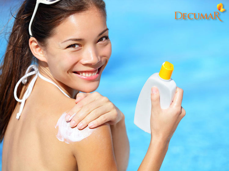 Bảo vệ da khỏi tác động môi trường cũng là một cách trị mụn viêm da cho bạn