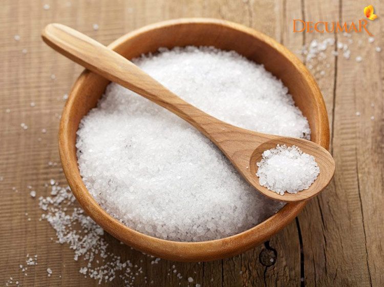 Muối tinh có chứa rất nhiều các khoáng chất giúp làm sạch da và trị thâm mụn hiệu quả