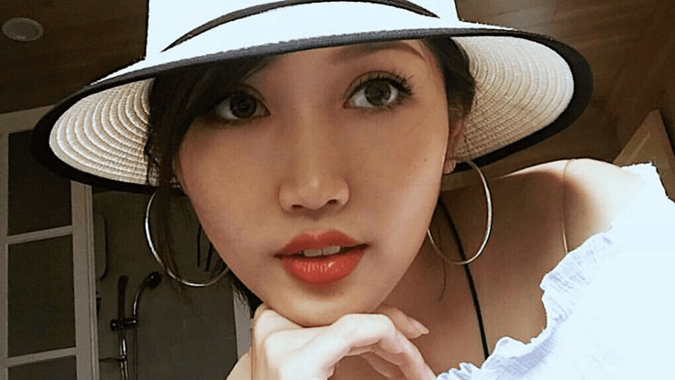 Bị người yêu bỏ vì thâm mụn, cô gái “lột xác” đáng kinh ngạc