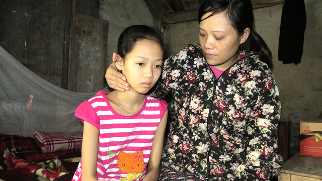 Hành trình gian nan của người phụ nữ đi tìm cách trị mụn cho con