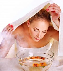 Mách bạn cách xông hơi da mặt để trị mụn cám hiệu quả