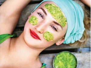 Mách bạn 3 cách trị mụn ẩn hiệu quả từ mướp đắng