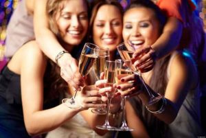 Nguyên nhân khiến việc trị mụn dưới cằm gặp khó khăn