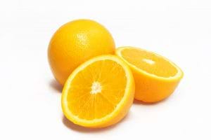 Một quả cam mỗi ngày sẽ cung cấp đủ lượng vitamin C cần thiết.