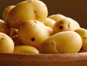 Bỏ túi cách trị thâm bằng khoai tây nhanh nhất
