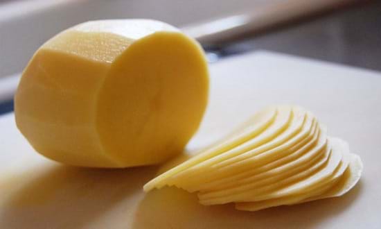 cách trị thâm mụn hiệu quả nhanh nhất với khoai tây