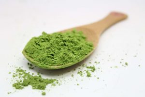 Mách chị em cách trị mụn hiệu quả với trà xanh