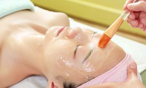 Thực hành cách trị thâm mụn với dầu dừa siêu đơn giản