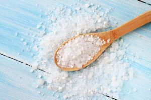 Công thức trị mụn trứng cá bằng nước muối đơn giản mà hiệu quả