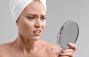 Sai lầm nghiêm trọng khiến bạn trị mụn trứng cá mãi không khỏi