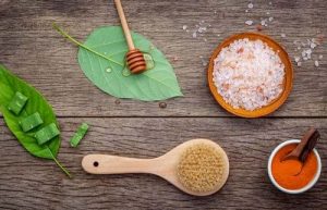 7 chiêu đơn giản làm mặt nạ trị mụn tại nhà