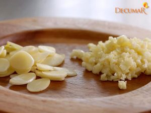 6 “tuyệt chiêu” dùng tỏi trị mụn bọc phổ biến nhất