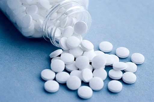Có cách sử dụng đặc biệt nào khi dùng aspirin trị mụn?
